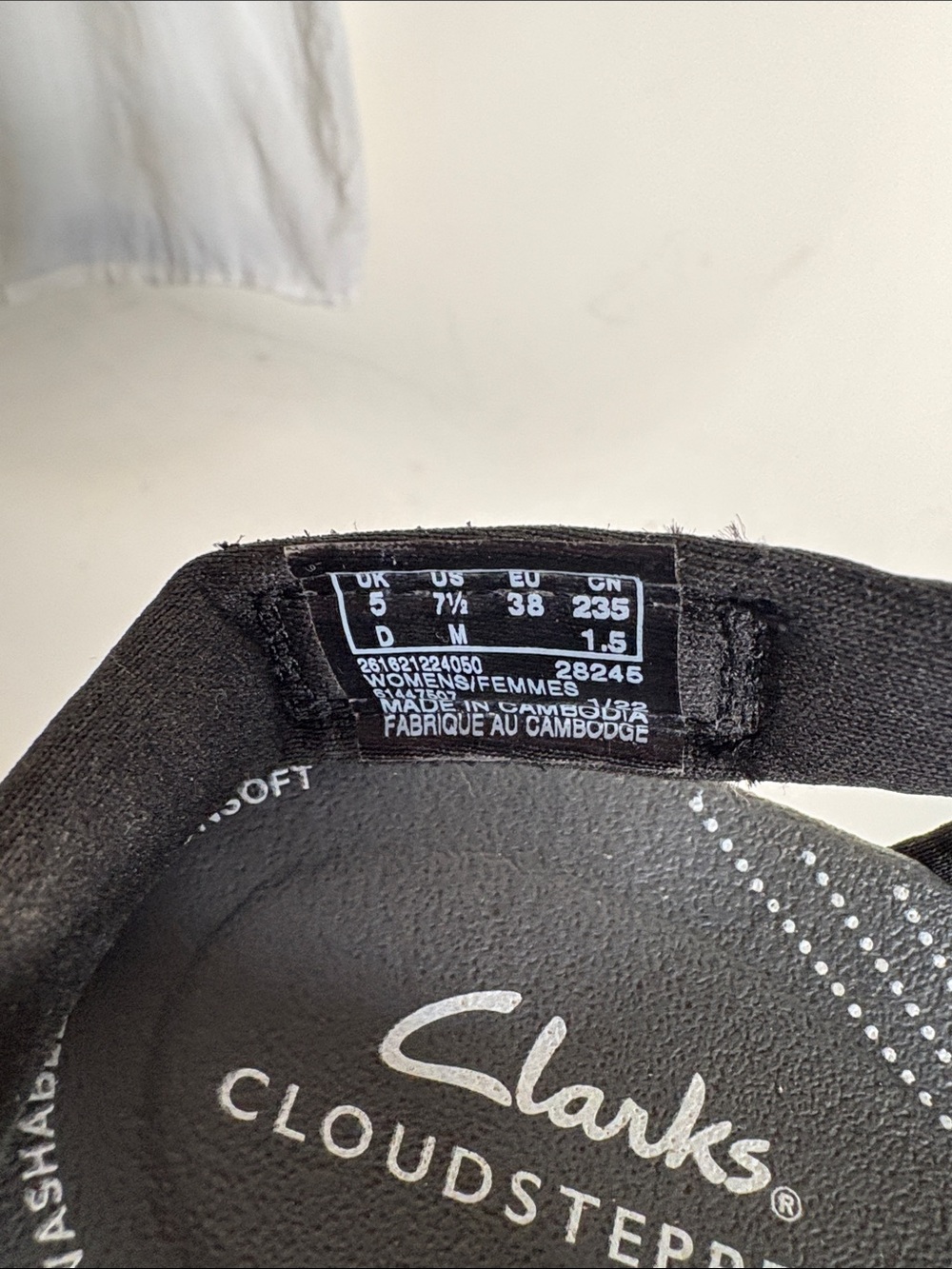 Clarks Black and Gray Women's Knotted Thong Sandals - Picture 4 of 5